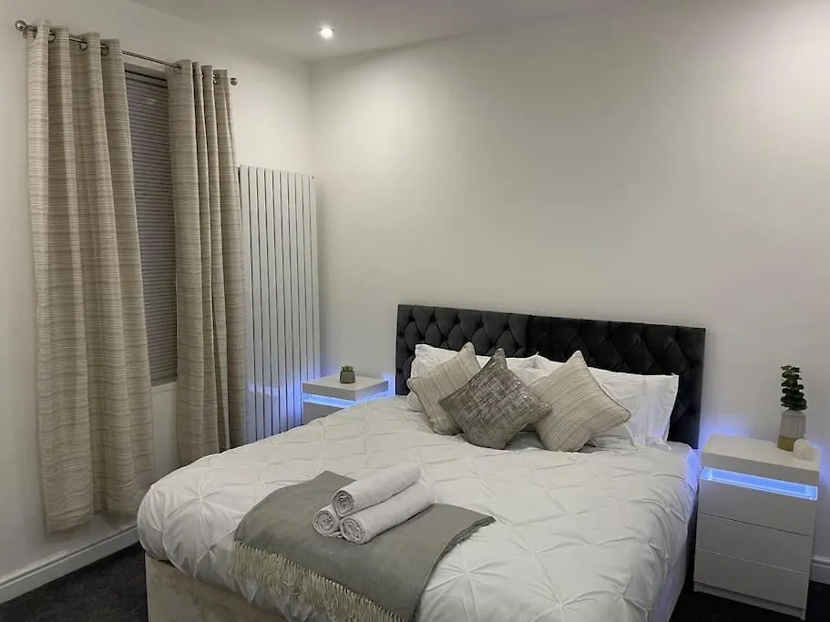 New Modern 5 Bedroom House - City Centre - Parking 카디프 0*,  영국