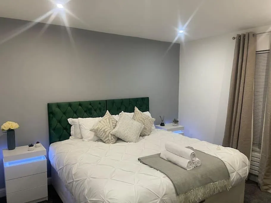 펜션 New Modern 5 Bedroom House - City Centre - Parking 카디프