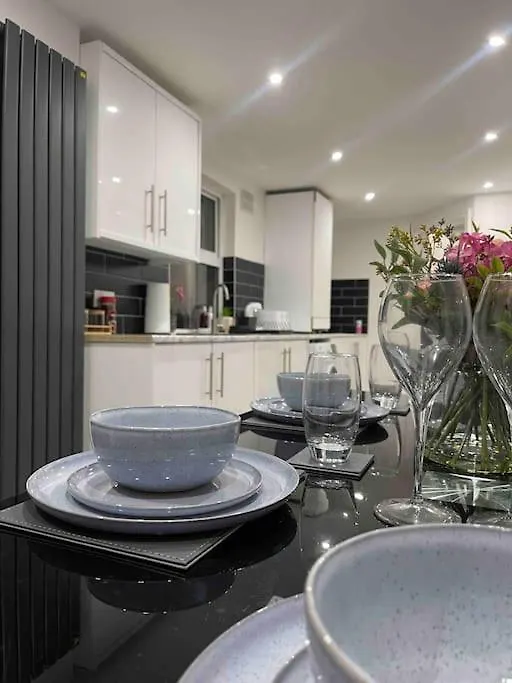 New Modern 5 Bedroom House - City Centre - Parking 카디프