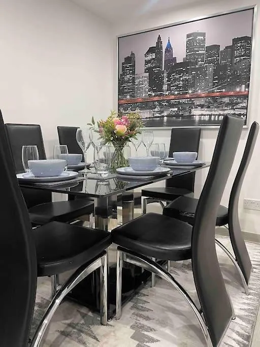 Casa vacanze New Modern 5 Bedroom House - City Centre - Parking Cardiff