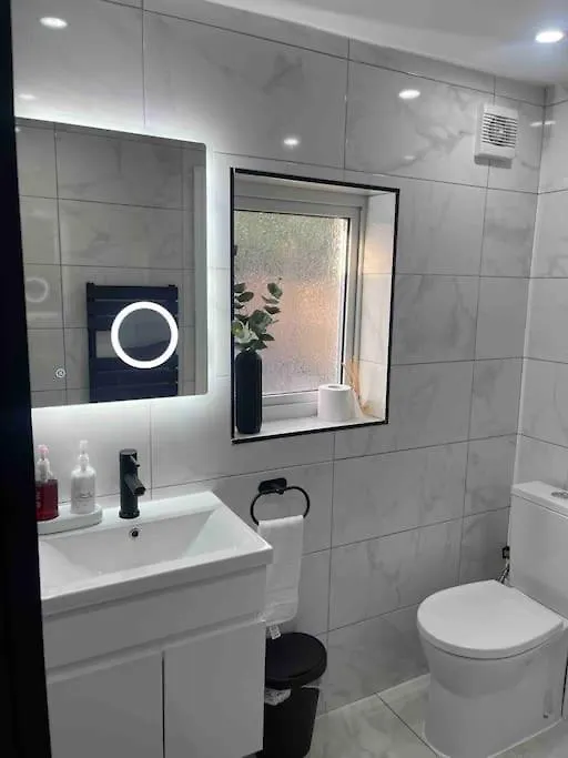 New Modern 5 Bedroom House - City Centre - Parking Cardiff Casa vacanze